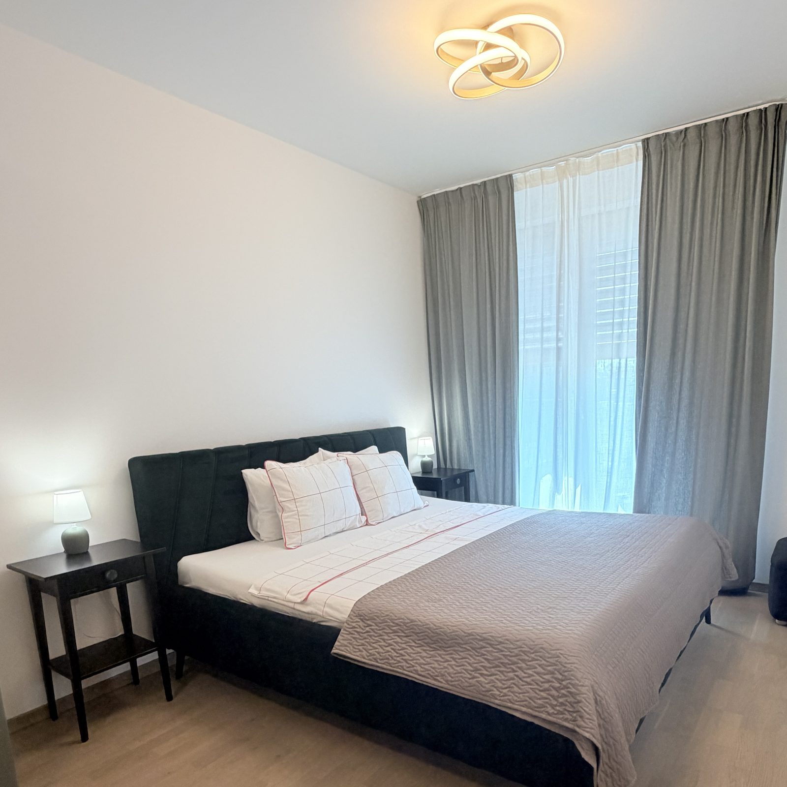 Urban Core Apartments - Cozy & Central
